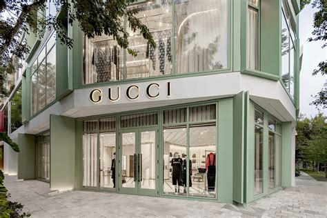 gucci store miami florida.